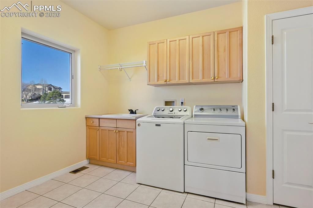 Image 26 of 41: Bathroom