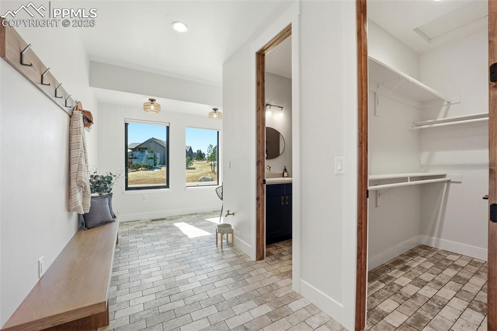 Image 15 of 50: Bathroom