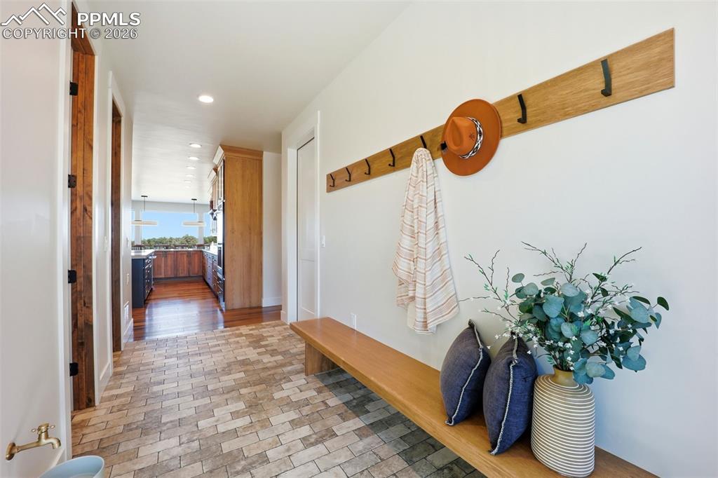 Image 17 of 50: Mud Room