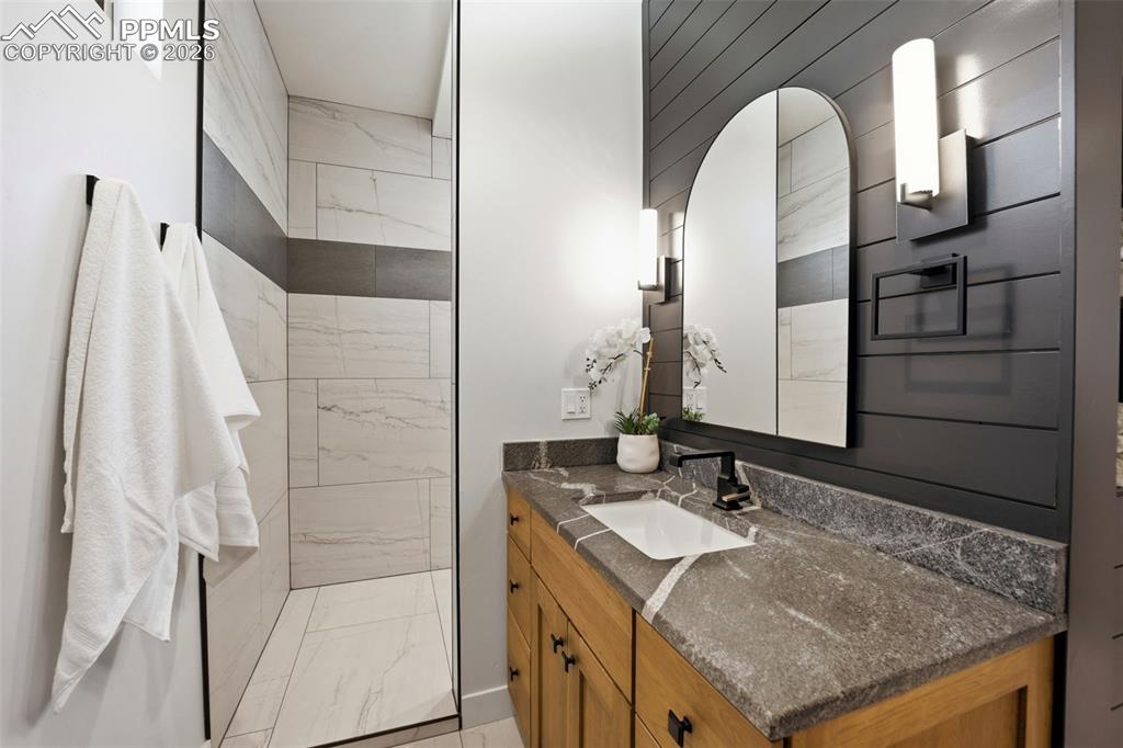 Image 25 of 50: Bathroom