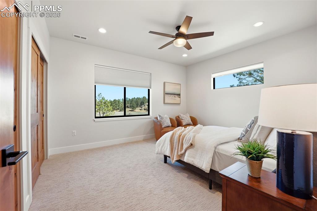 Image 34 of 50: Bedroom