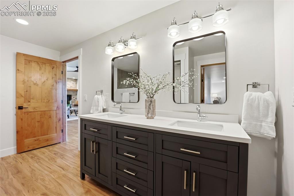 Image 37 of 50: Bathroom