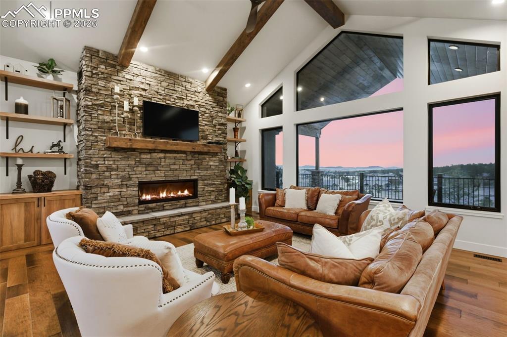 Image 46 of 50: Living Room