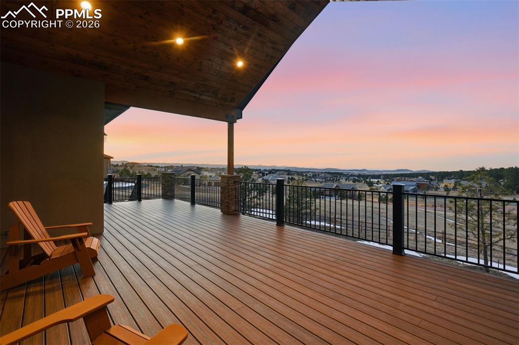 Image 47 of 50: Deck