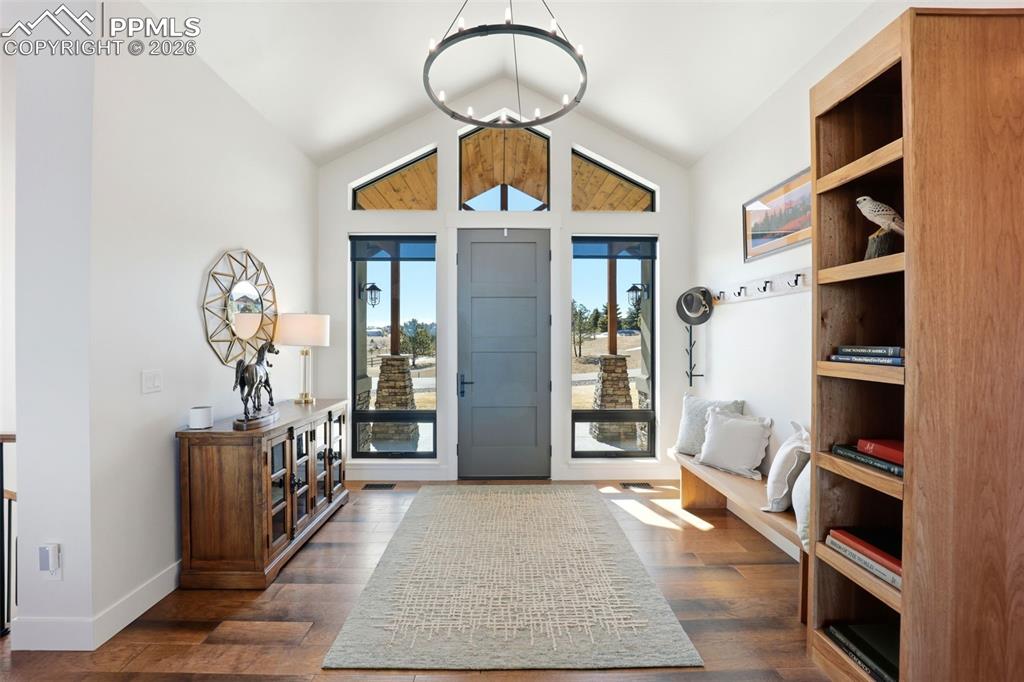 Image 5 of 50: Entry