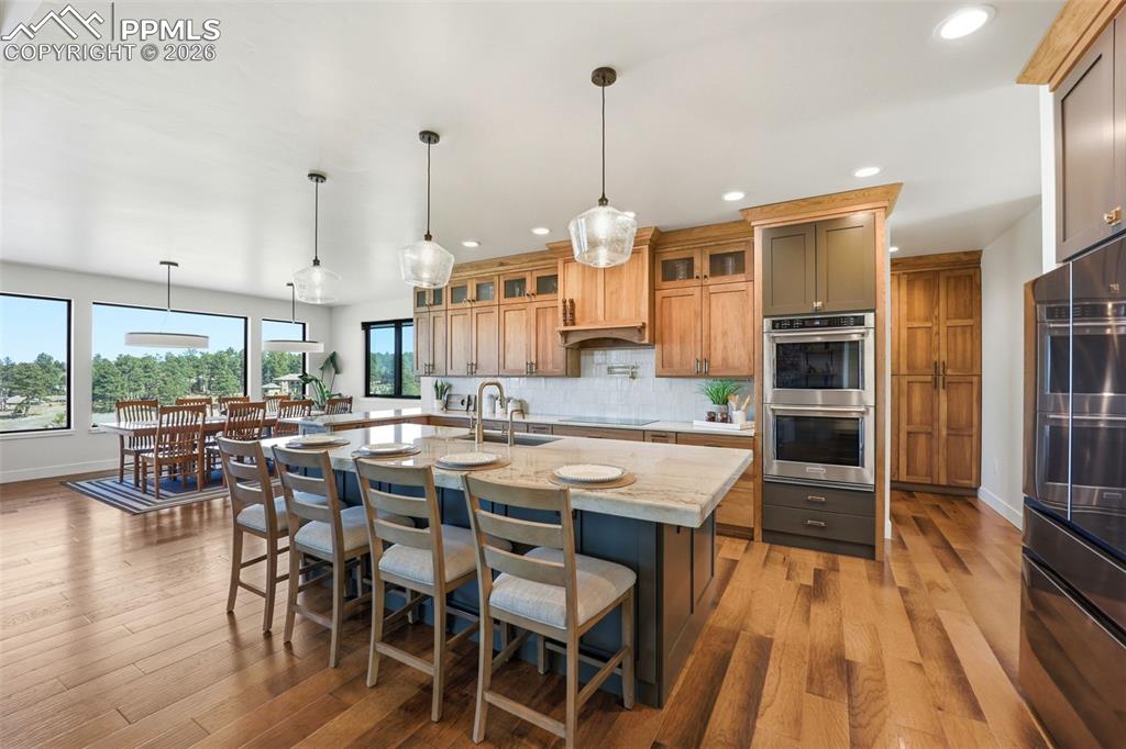 Image 7 of 50: Kitchen