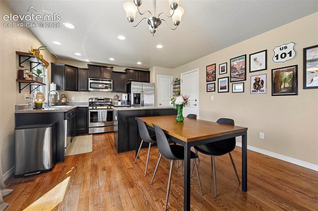 Image 10 of 43: Dining Area
