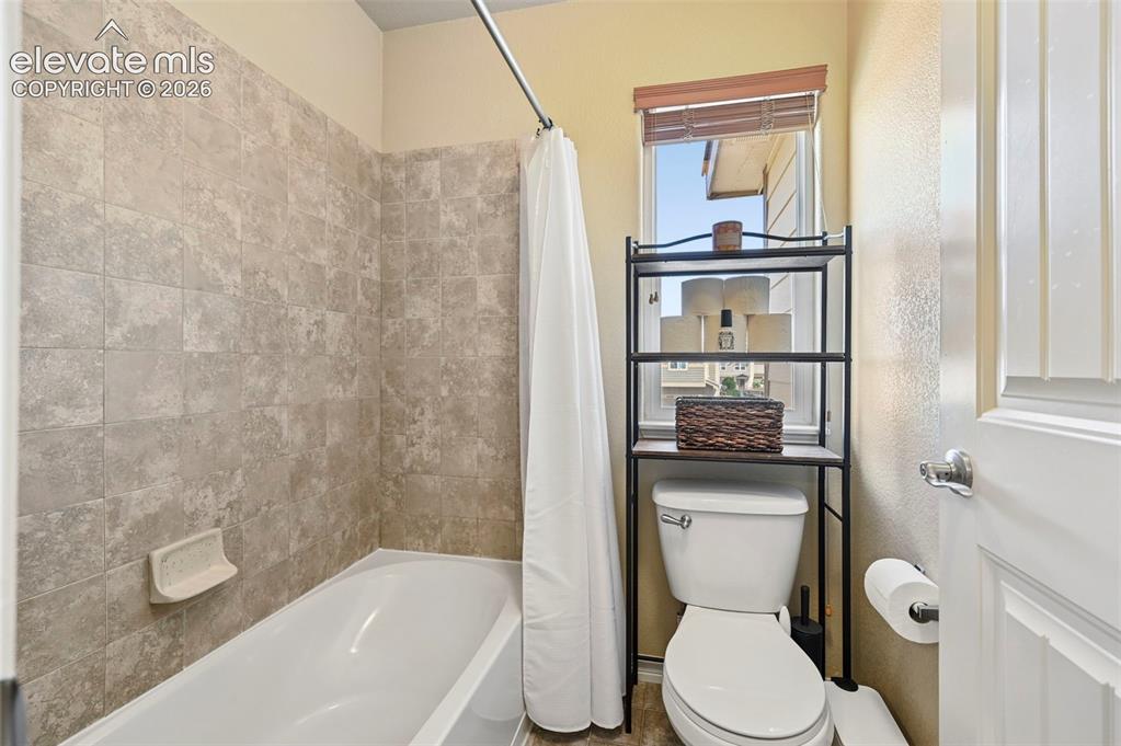 Image 22 of 43: Bathroom