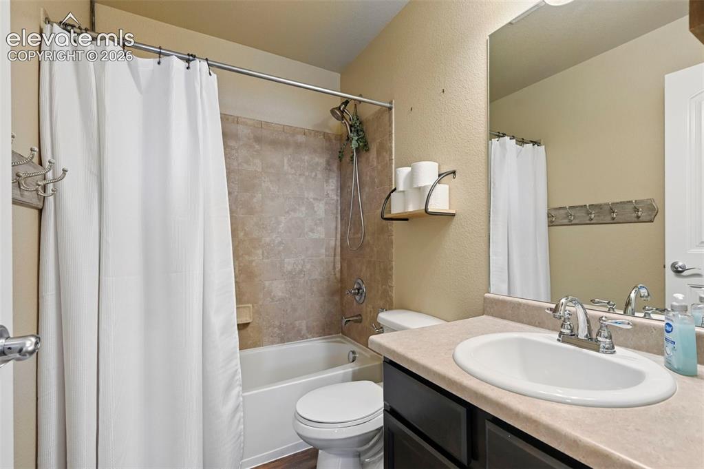 Image 26 of 43: Bathroom
