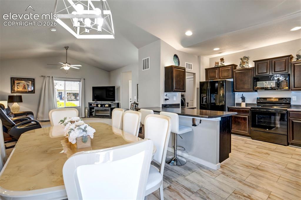 Image 13 of 43: Dining Room