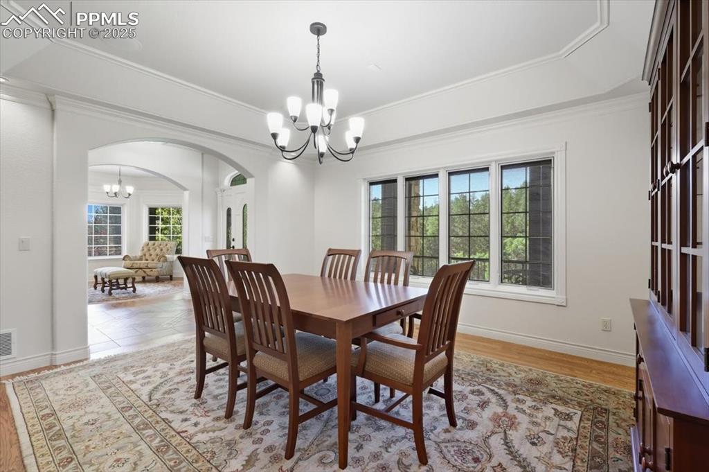 Image 10 of 50: Dining Room