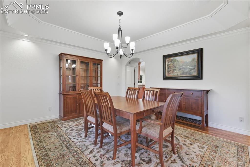 Image 11 of 50: Dining Room