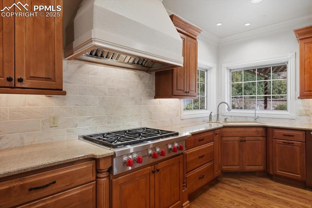 Image 14 of 50: Kitchen