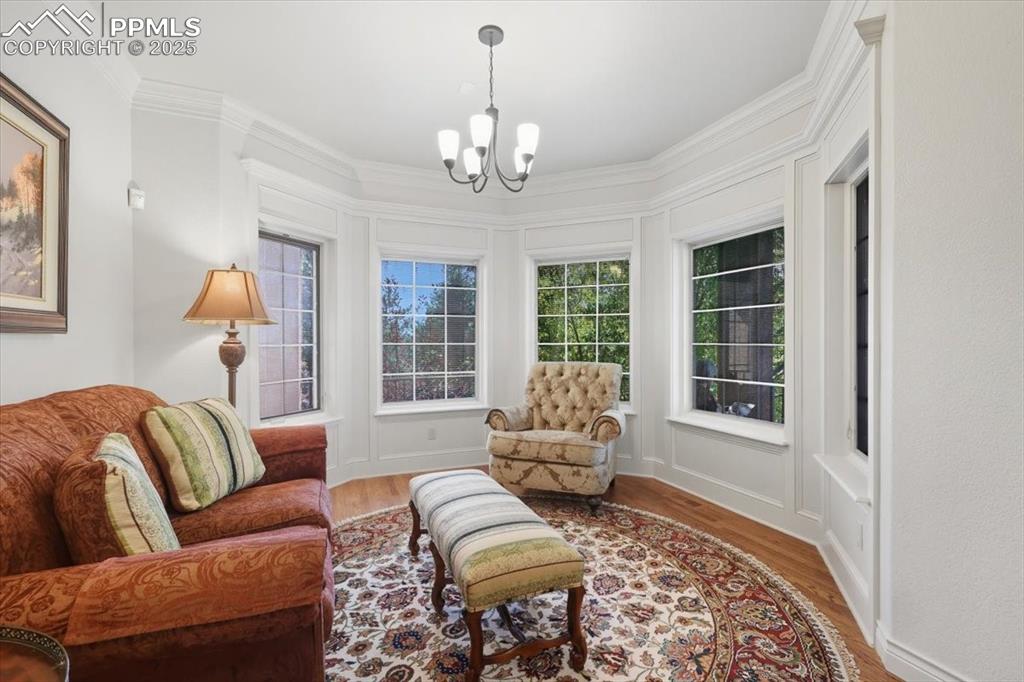 Image 16 of 50: Sitting Room