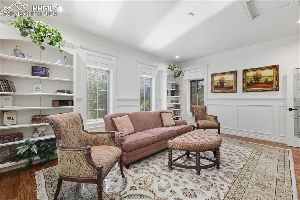 Image 19 of 50: Sitting Room