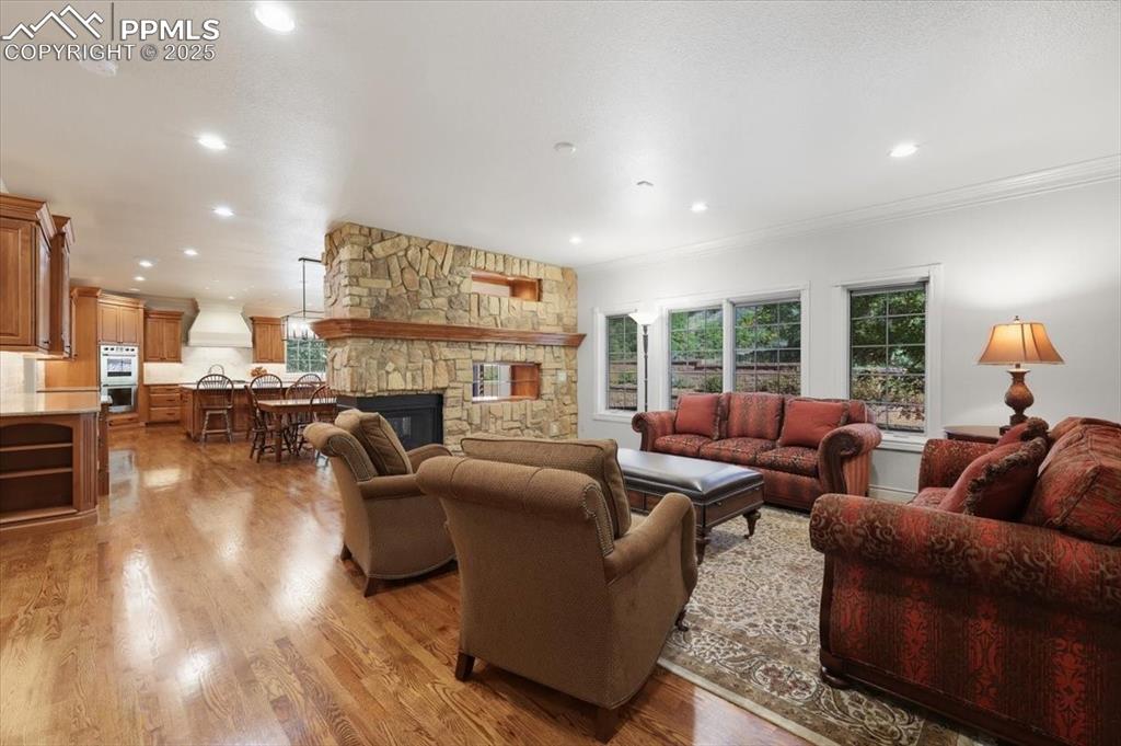 Image 2 of 50: Living Room