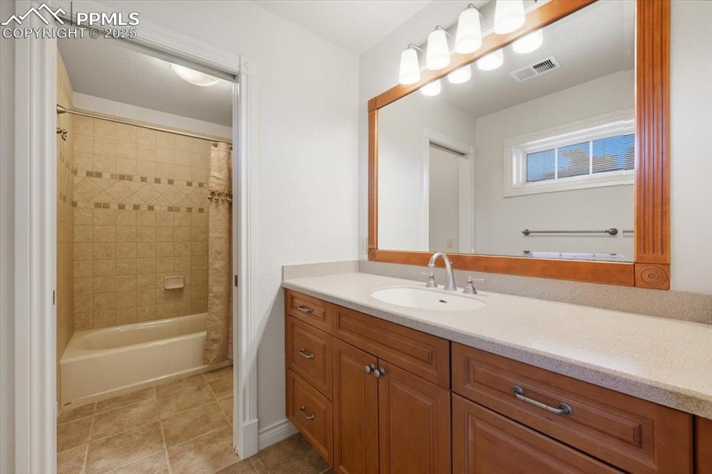 Image 35 of 50: Jack & Jill