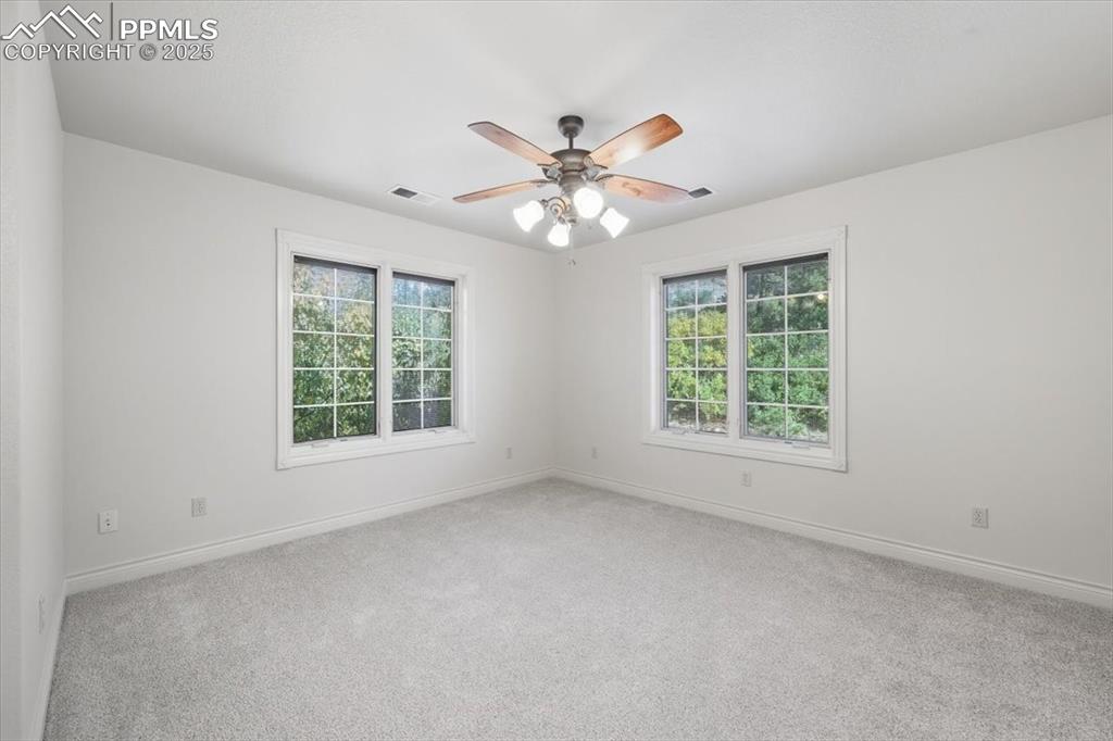 Image 37 of 50: Bedroom