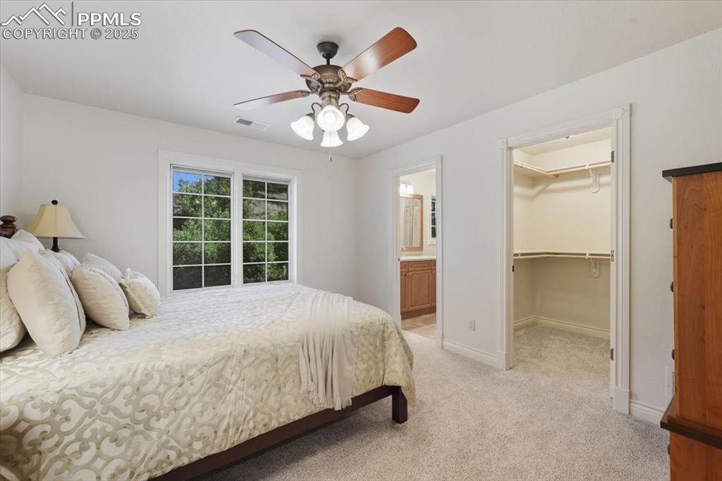 Image 38 of 50: Bedroom