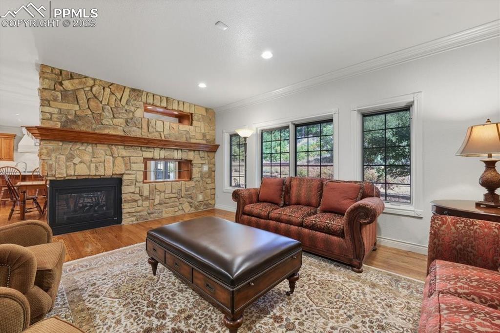 Image 9 of 50: Living Room