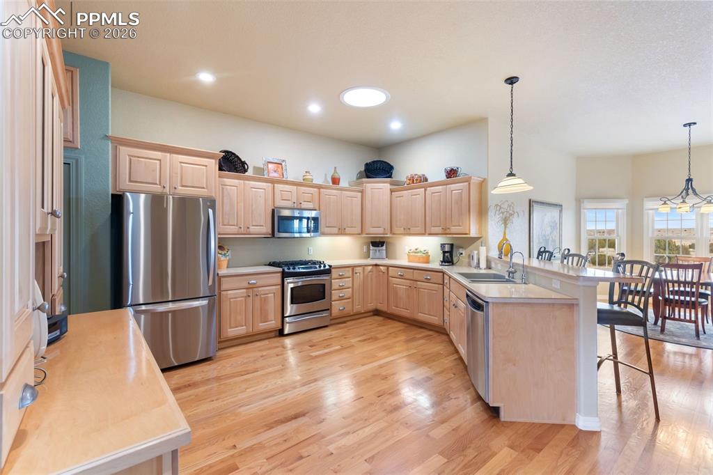 Image 10 of 50: Kitchen