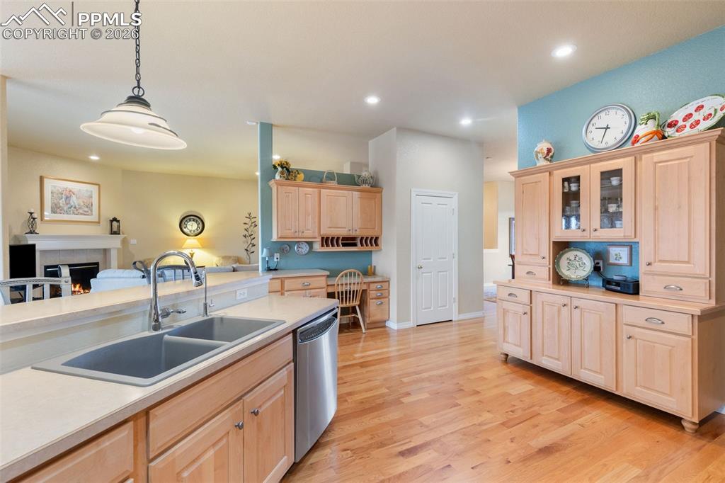 Image 12 of 50: Kitchen