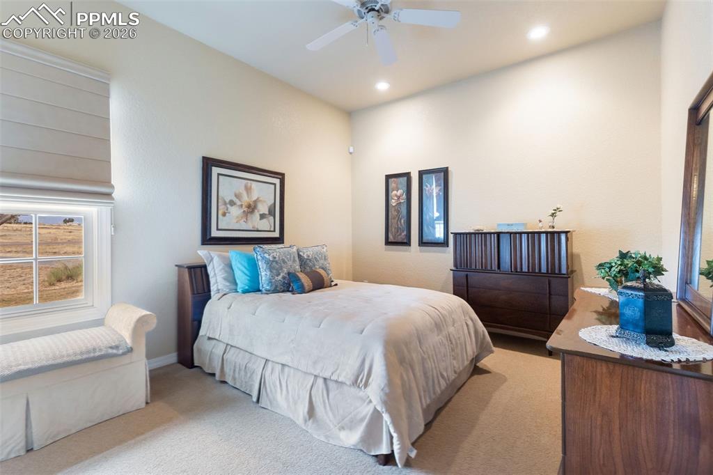 Image 14 of 50: Bedroom