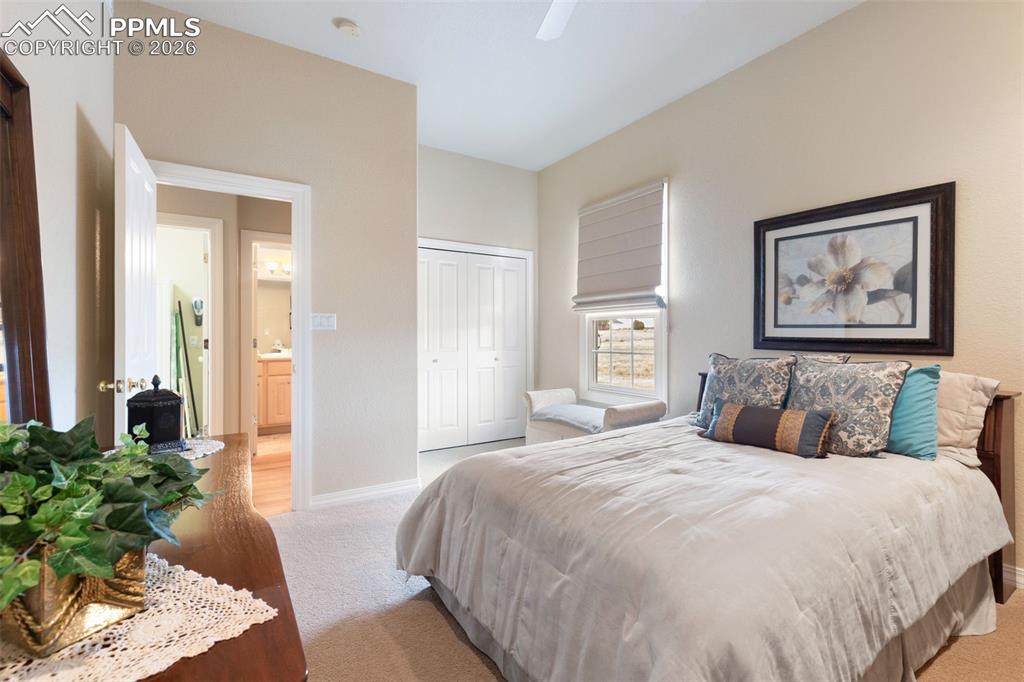 Image 15 of 50: Bedroom