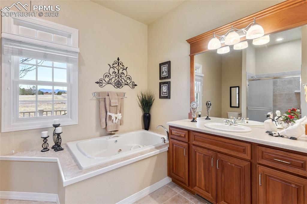 Image 20 of 50: Bathroom