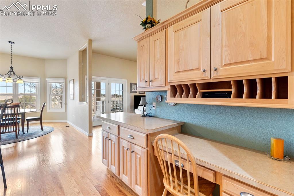 Image 23 of 50: Kitchen