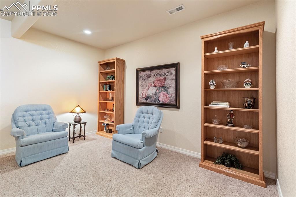 Image 32 of 50: Sitting Room