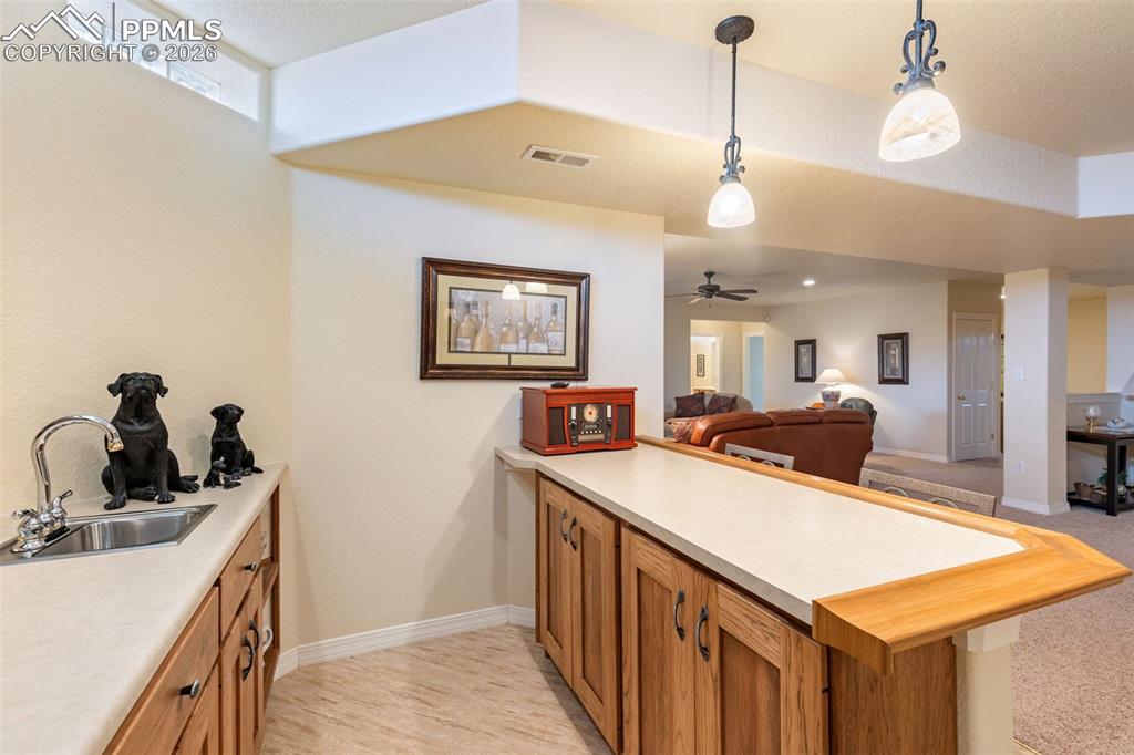 Image 33 of 50: Kitchen