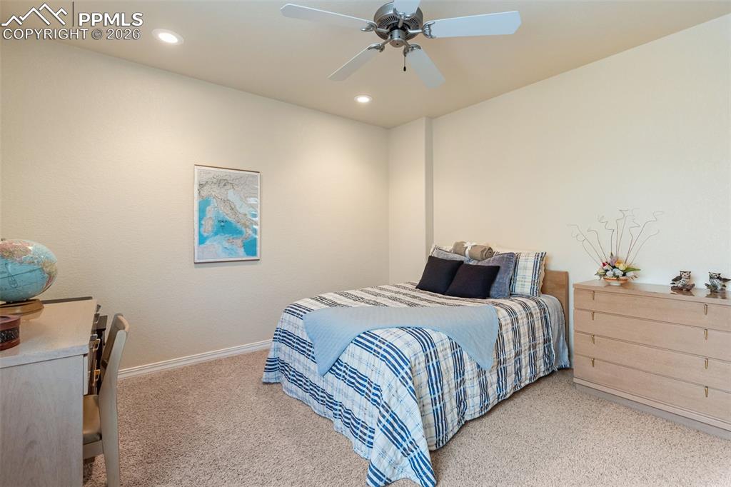 Image 37 of 50: Bedroom