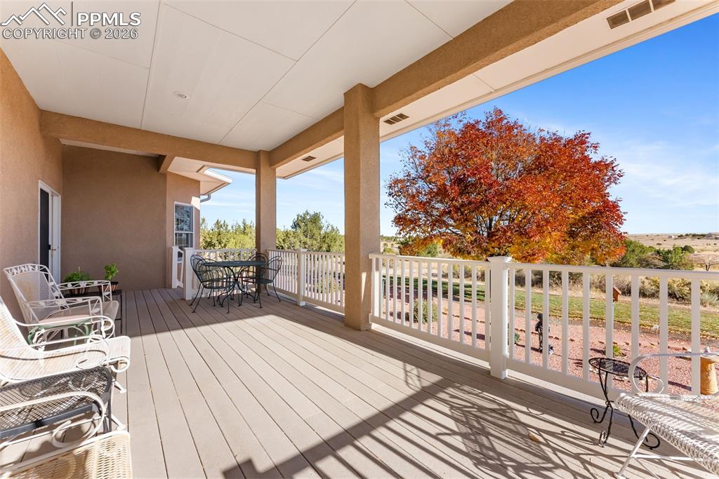 Image 43 of 50: Deck