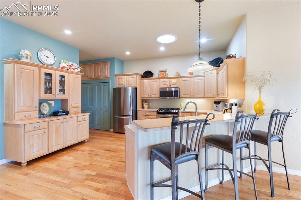 Image 9 of 50: Kitchen