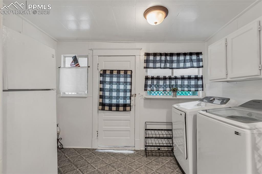 Image 10 of 22: Laundry