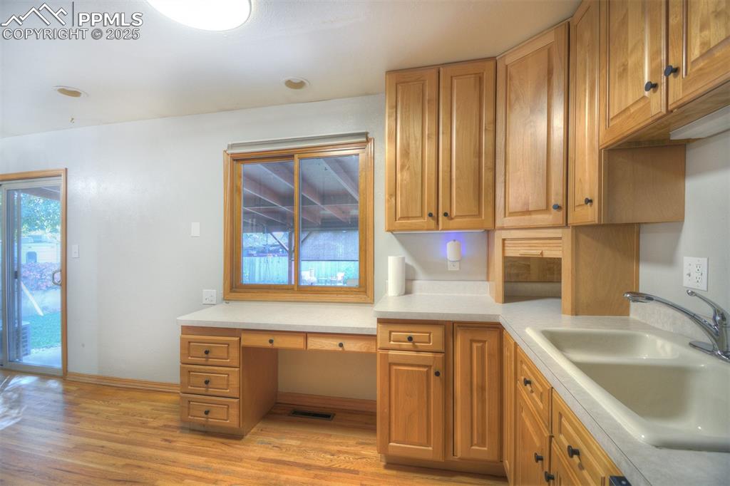 Image 10 of 31: Kitchen