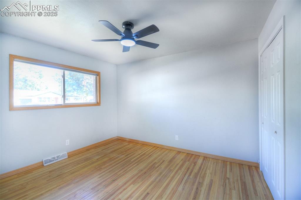 Image 11 of 31: Bedroom