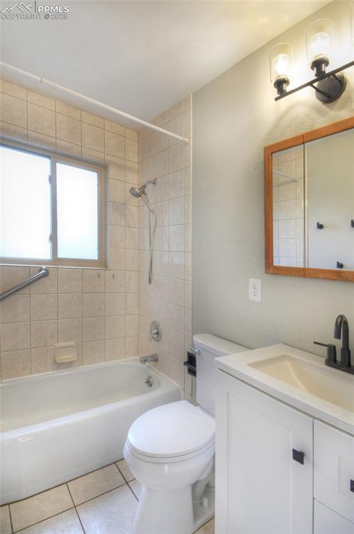 Image 16 of 31: Bathroom