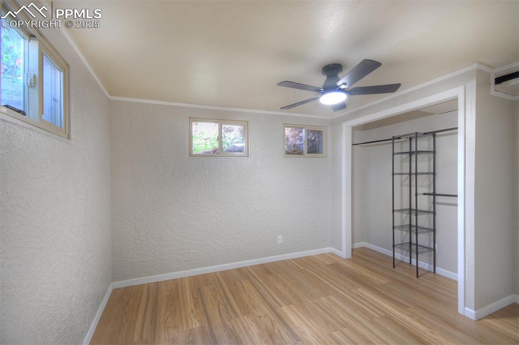 Image 21 of 31: Bedroom