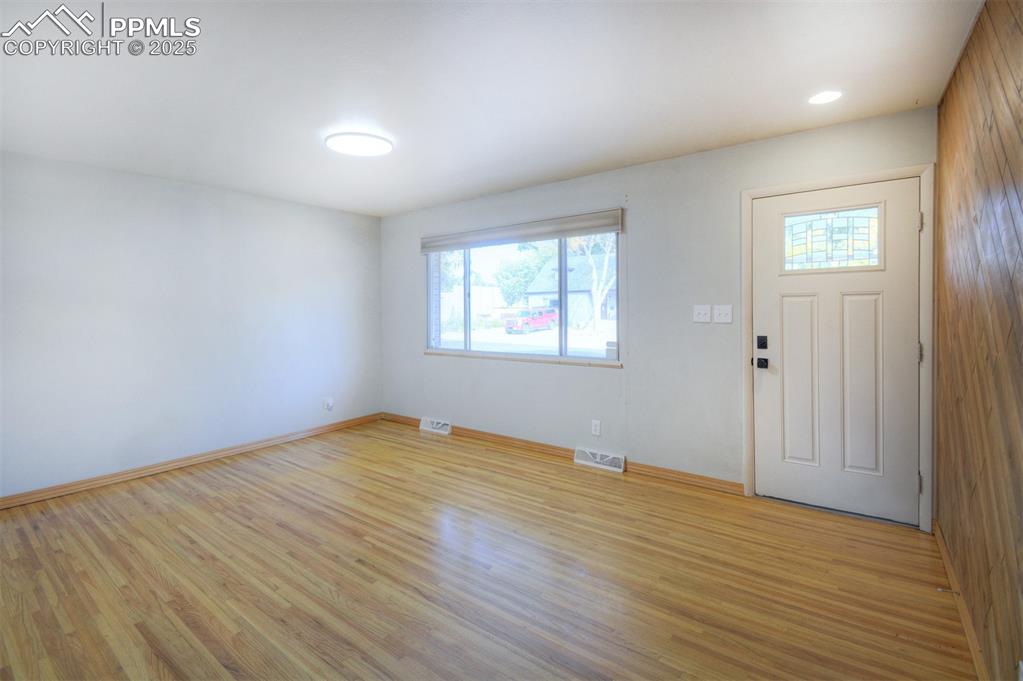 Image 3 of 31: Entry