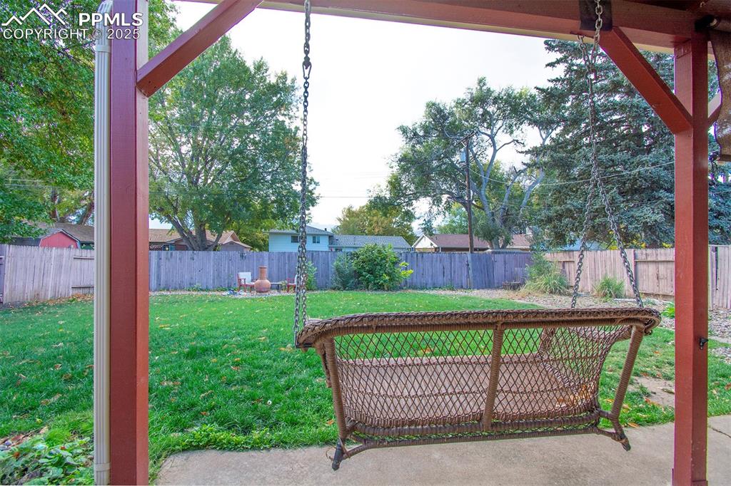 Image 31 of 31: Yard