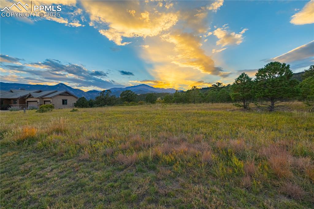 Image 9 of 19: Captivating sunsets