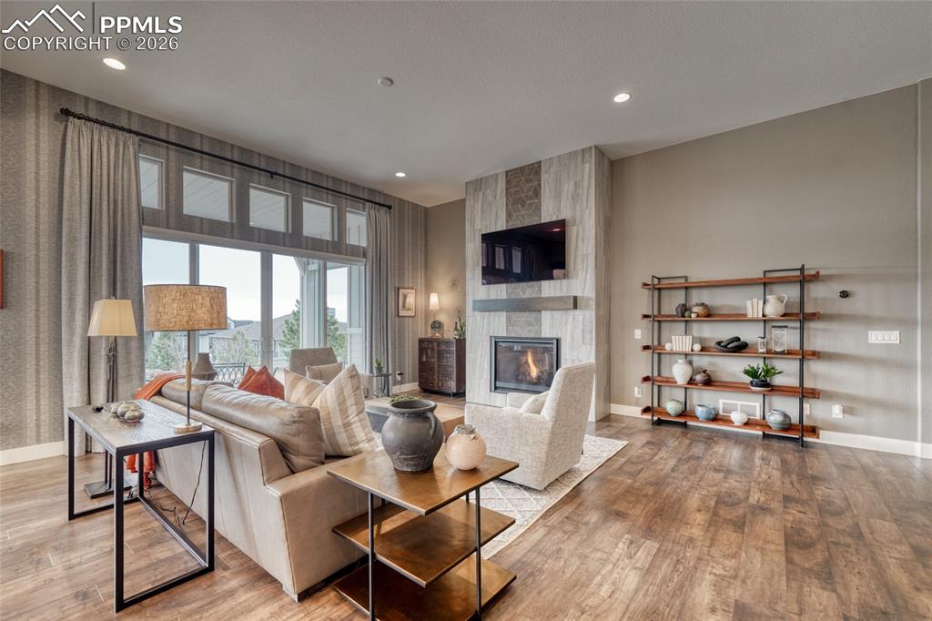 Image 10 of 50: Living Room