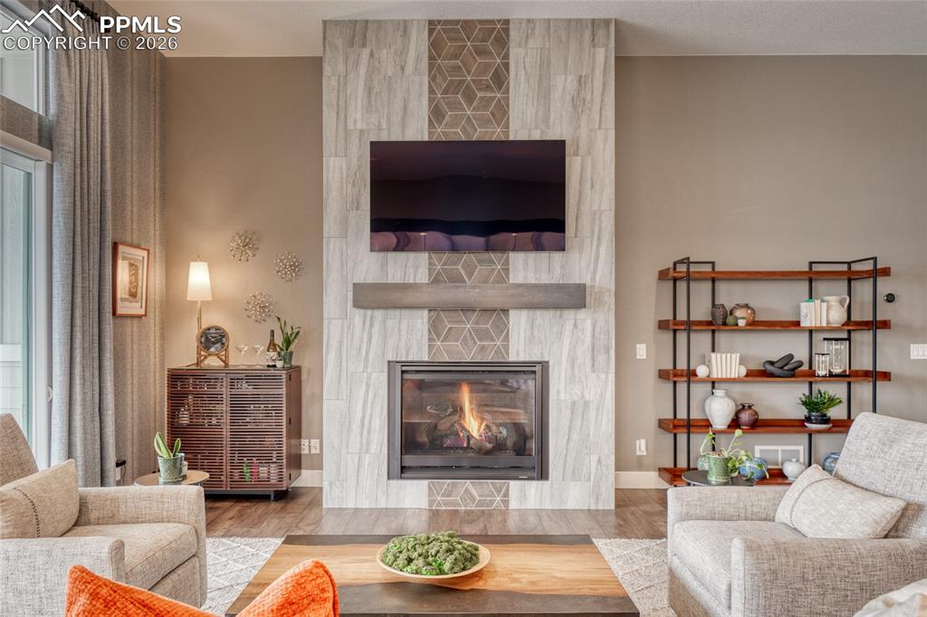 Image 12 of 50: Living Room