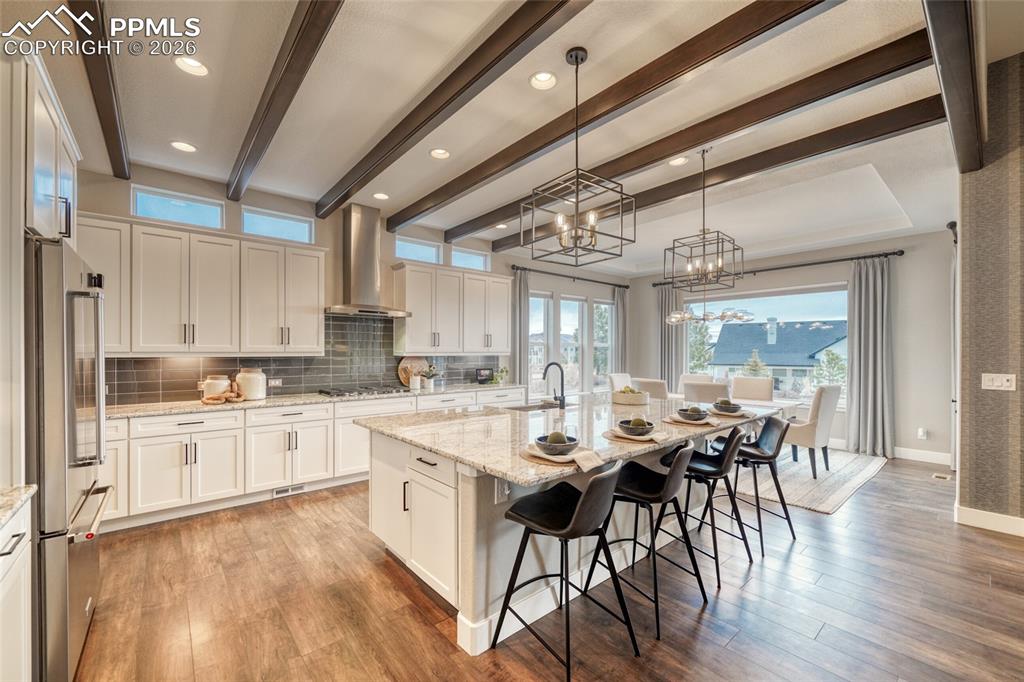 Image 20 of 50: Kitchen