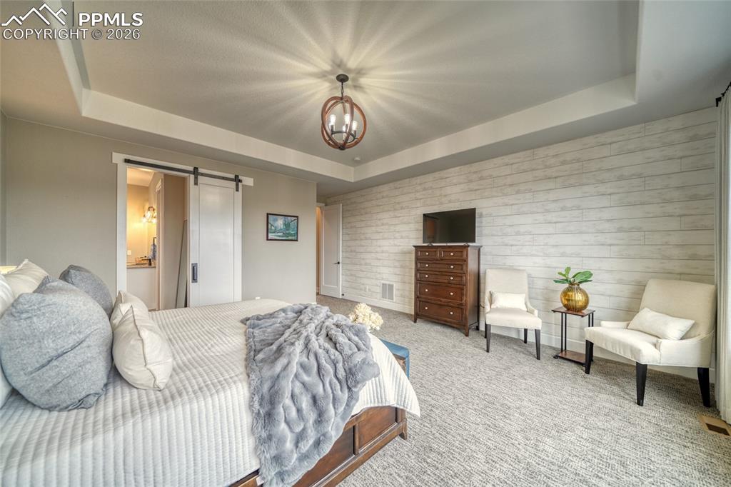 Image 29 of 50: Bedroom