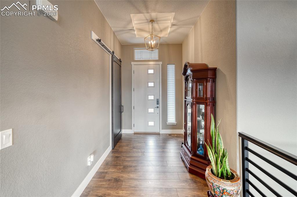 Image 7 of 50: Entry