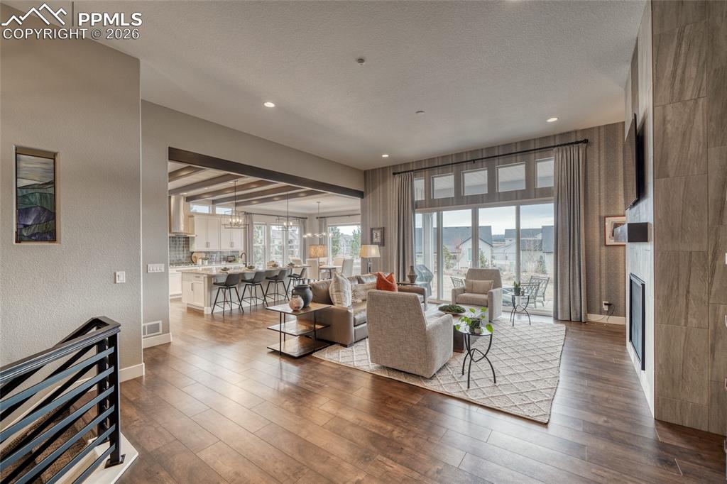 Image 9 of 50: Living Room