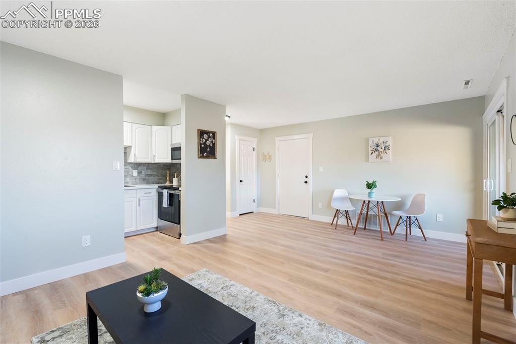 Image 10 of 27: Living Room